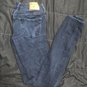 Hollister dark jeans🦋